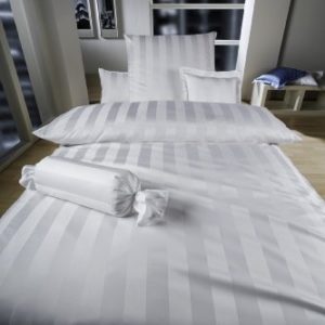 Kuschelige Bettwäsche aus Damast - weiß 155x220 von Curt Bauer