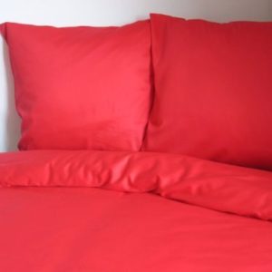 Schöne Bettwäsche aus Satin - rot 135x200 von Mako Satin