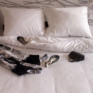 Kuschelige Bettwäsche aus Satin - schwarz 155x220 von Mako Satin