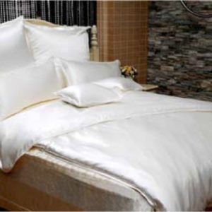Hübsche Bettwäsche aus Seide - weiß 135x200 von HOWE-Deko