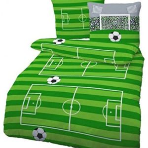 Kuschelige Bettwäsche aus Biber - Fußball grün 135x200 von CMFashion