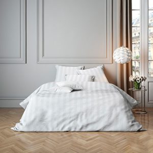 Hübsche Bettwäsche aus Satin - weiß 155x220